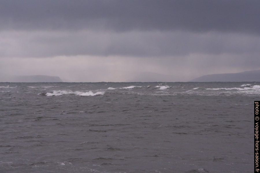 Steingrímsfjörður sous la pluie et le brume. Photo © André M. Winter