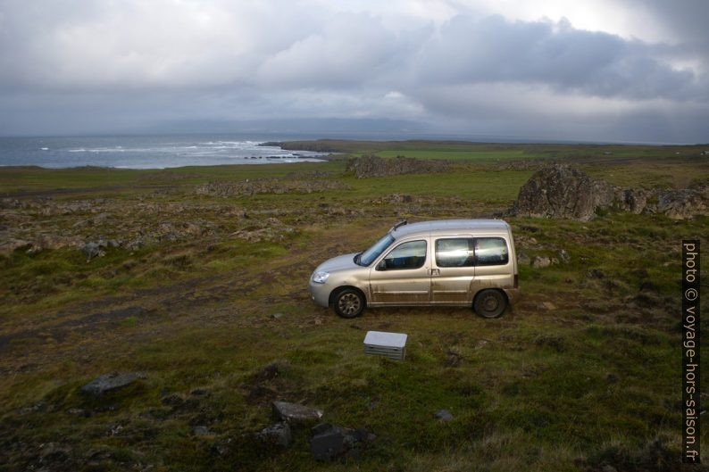 Le Berlingo sur le cap nord de Vatnsnes. Photo © André M. Winter