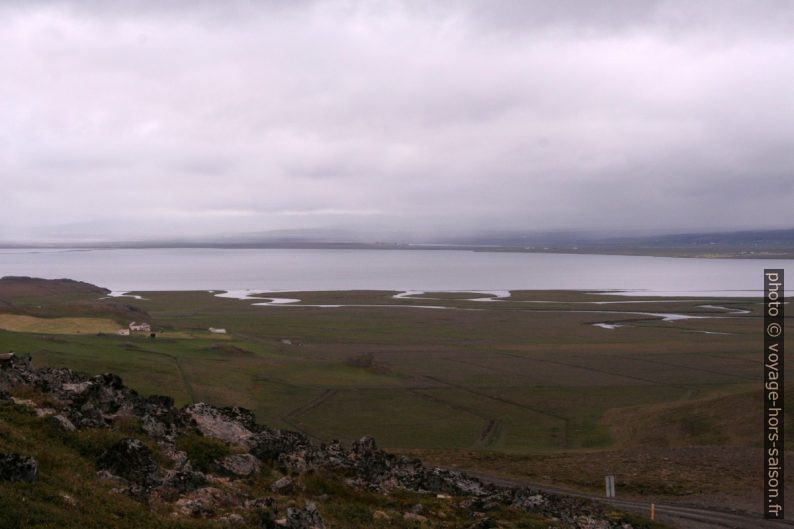 Le lac Hóp vu du Borgarvirki. Photo © André M. Winter