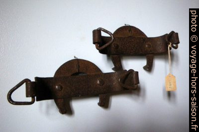 Vieux crampons islandais. Photo © André M. Winter