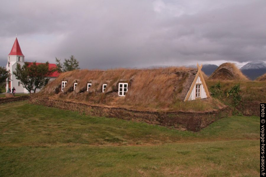Lucarnes de la Baðstofa à Glaumbær. Photo © André M. Winter