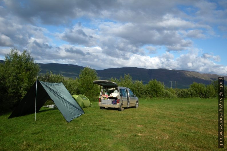 Emplacement au camping de Hamrar à Akureyri. Photo © André M. Winter
