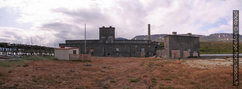 Ancienne industrie du poisson à Hjalteyri. Photo © André M. Winter