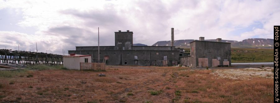 Ancienne industrie du poisson à Hjalteyri. Photo © André M. Winter