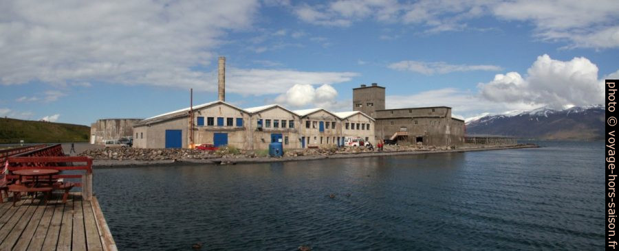 Ancienne industrie du poisson à Hjalteyri. Photo © André M. Winter