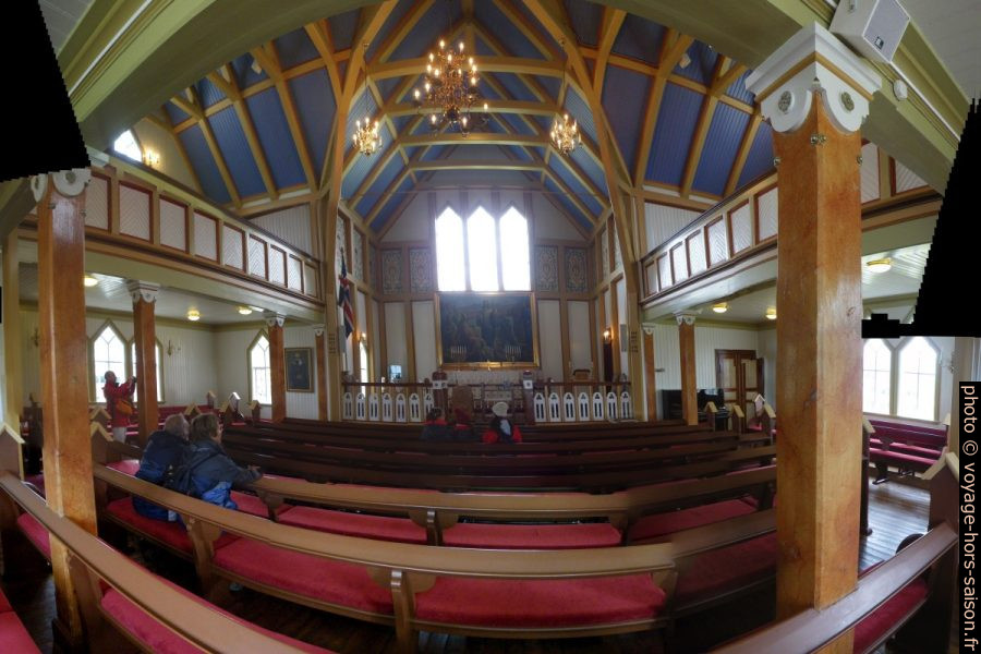 Nef de l'église de Húsavík. Photo © André M. Winter