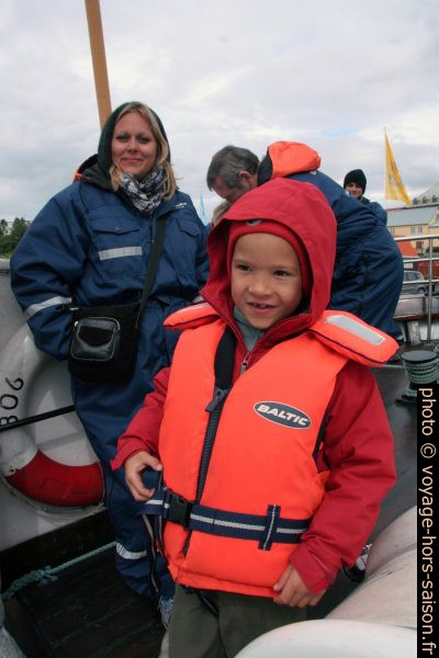 Nicolas avec gilet de sauvetage. Photo © André M. Winter