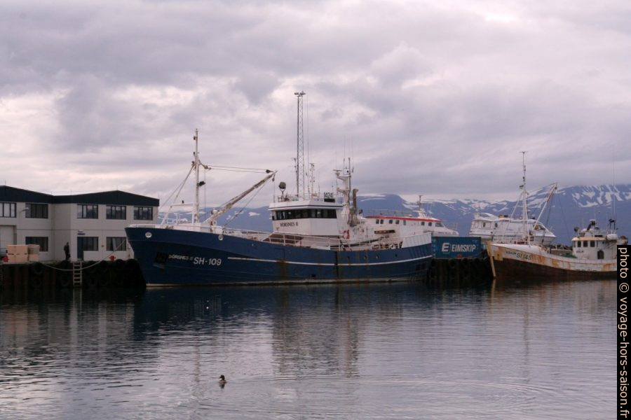 Chalutier Þórsnes II à Húsavík. Photo © André M. Winter