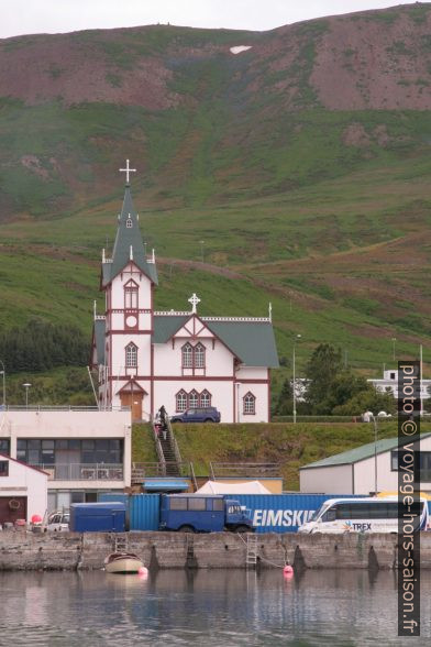 L'église de Húsavík. Photo © André M. Winter