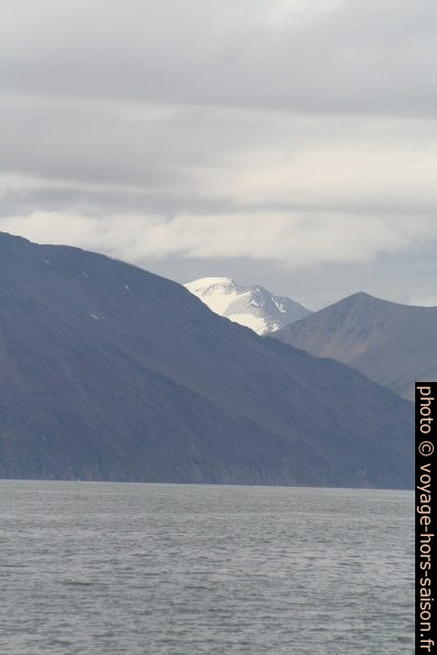 Montagne du Víknafjöll à l'ouest du Skjálfandi. Photo © André M. Winter