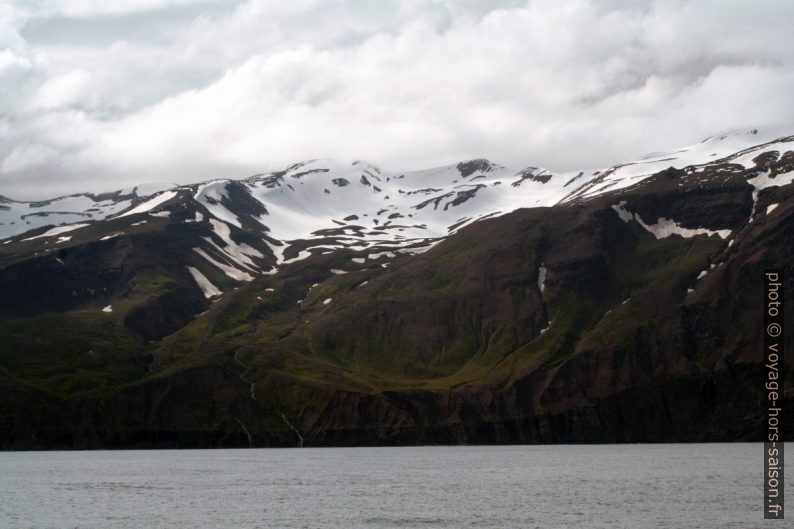Chaine de montagne du Víknafjöll à l'ouest du Skjálfandi. Photo © André M. Winter
