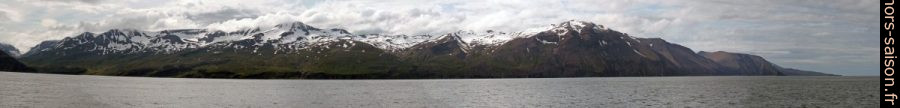 Chaine de montagne du Víknafjöll à l'ouest du Skjálfandi. Photo © André M. Winter