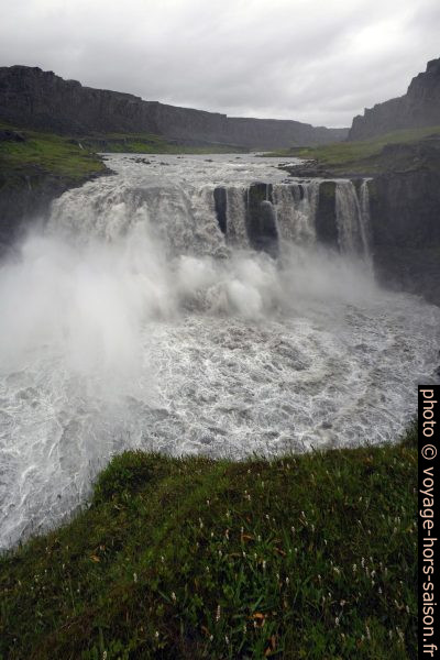 Hafragilsfoss sur la Jökulsá á Fjöllum. Photo © André M. Winter