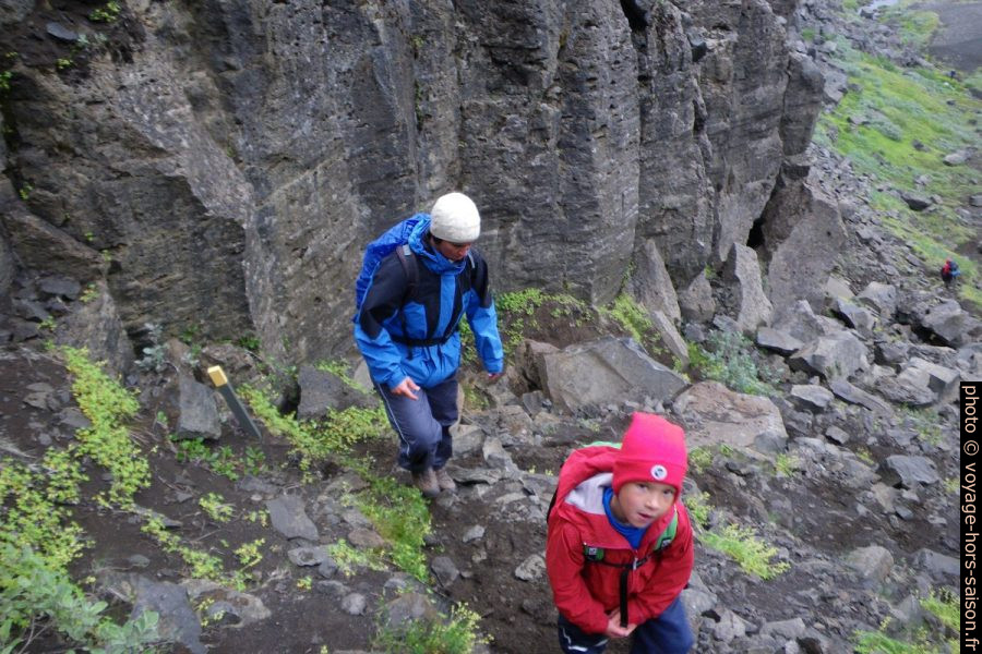 Alex et Nicolas dans le bas Sanddalur. Photo © André M. Winter