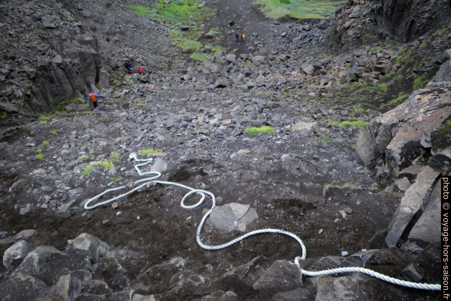 Corde dans l'arête de terrain du bas Sanddalur. Photo © André M. Winter