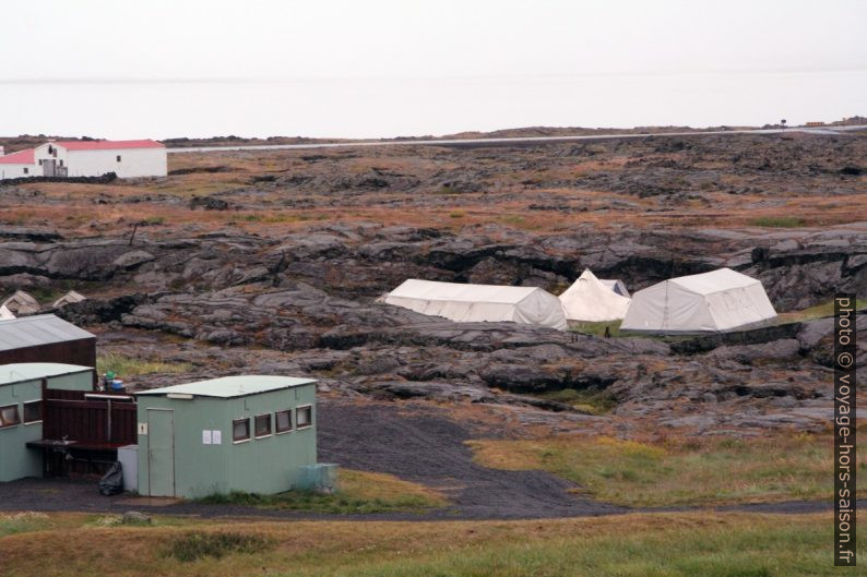 Camping de Reykjahlið entre les coulées de lave. Photo © André M. Winter