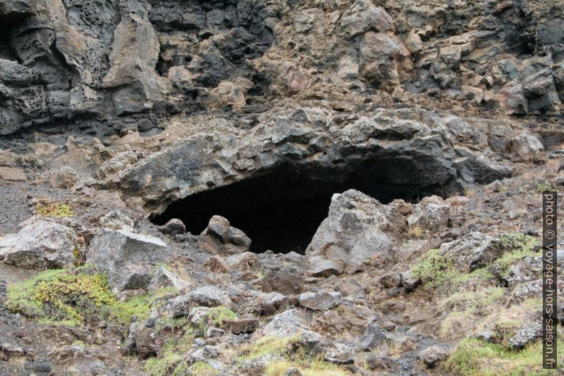 Tunnel de lave à Dimmuborgir. Photo © André M. Winter