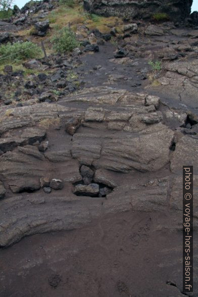 Coulée la lave à Dimmuborgir. Photo © André M. Winter