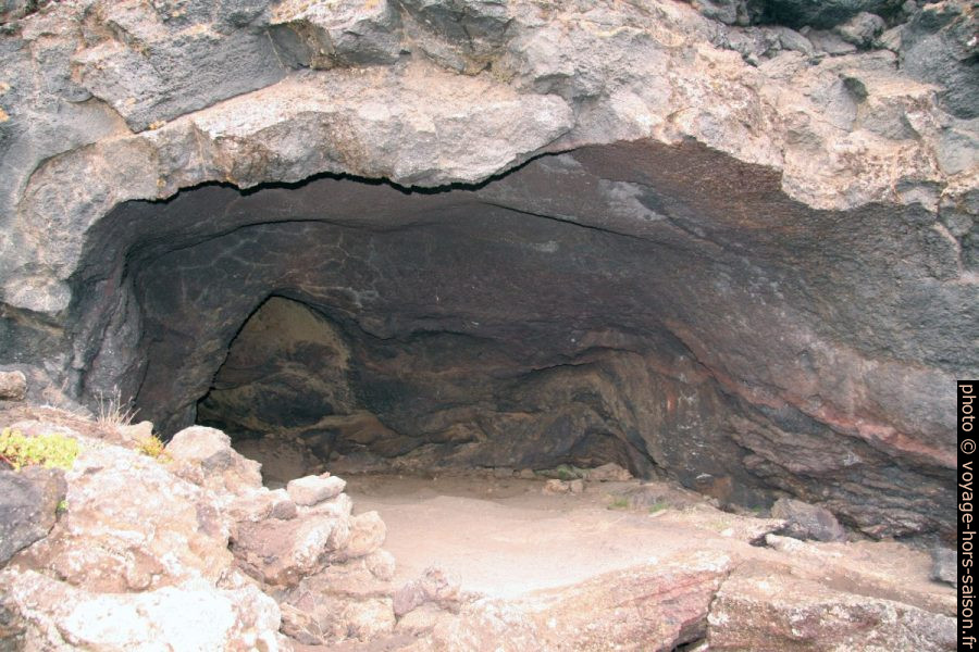 Tunnel de lave à Dimmuborgir. Photo © André M. Winter