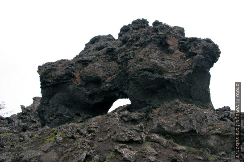 Arc de lave à Dimmuborgir. Photo © André M. Winter