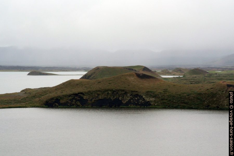 Pseudo-cratère dans le Mývatn. Photo © André M. Winter