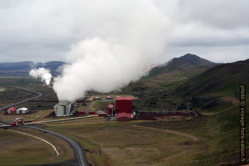 Usine d'eau géothermique Stöðvarhús à Kröfluvirkjun. Photo © André M. Winter