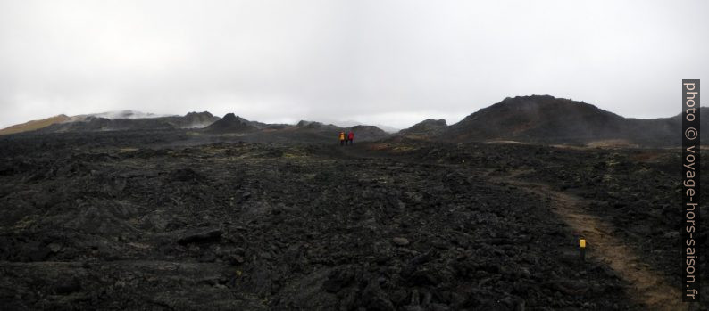 Chemin balisé dans le Leirhnjúkshraun. Photo © André M. Winter