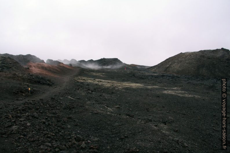 Chemin dans le Leirhnjúkshraun. Photo © André M. Winter