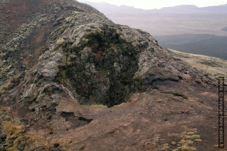 Cheminée de lave. Photo © André M. Winter