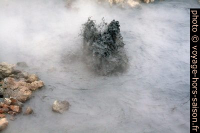 Mare de boue à Hverir. Photo © André M. Winter