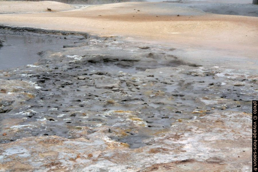 Mare de boue à Hverir. Photo © André M. Winter