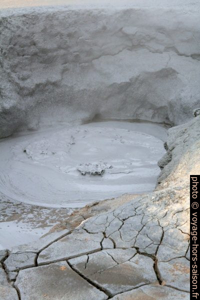 Œil d'une mare de boue à Hverir. Photo © André M. Winter