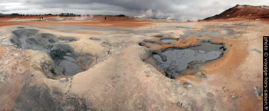 Mares de boue à Hverir. Photo © André M. Winter