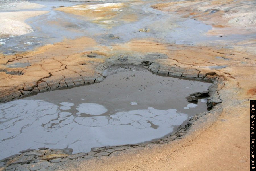 Mares de boue à Hverir. Photo © André M. Winter