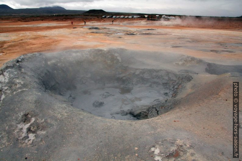 Mares de boue à Hverir. Photo © André M. Winter