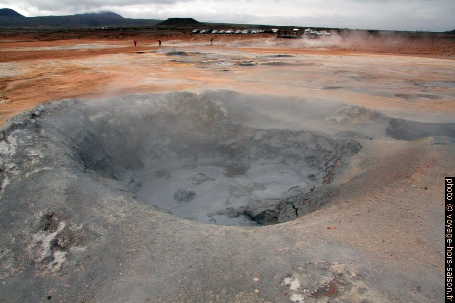 Mares de boue à Hverir. Photo © André M. Winter