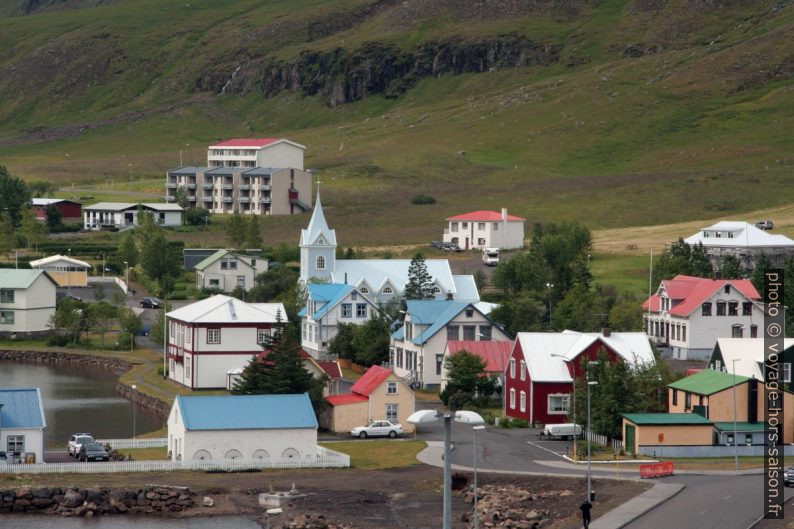 L'église de Seyðisfjörður. Photo © André M. Winter