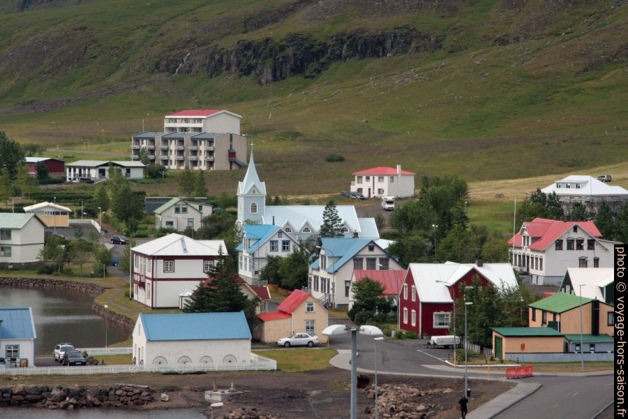 L'église de Seyðisfjörður. Photo © André M. Winter