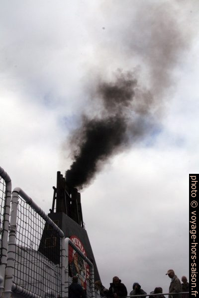 Démarrage des machines de la Norröna. Photo © André M. Winter