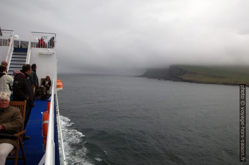 Départ de Seyðisfjörður par la mer. Photo © André M. Winter