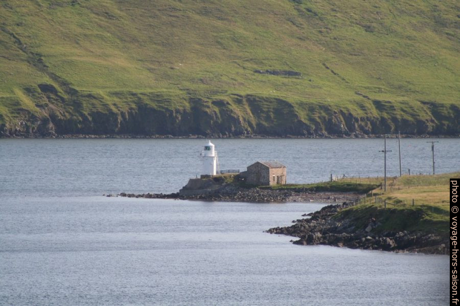 Phare de Firth Voe près de Mossbank sur les Shetland Islands. Photo © André M. Winter