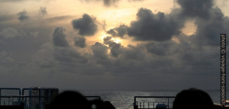 Coucher de soleil dans l'Atlantique Nord. Photo © André M. Winter