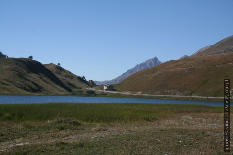 Le lac de la Madeleine au Col de Larche. Photo © André M. Winter