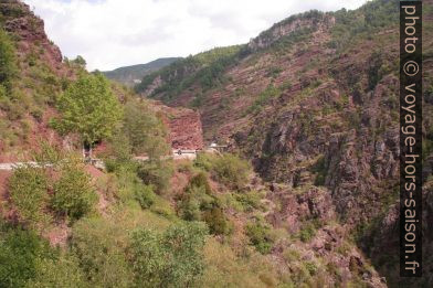 Pont de la Mariée dans Gorges de Daluis. Photo © André M. Winter