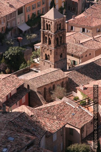 Clocher de l'église Notre-Dame-de-l'Assomption de Moustiers-Sainte-Marie. Photo © André M. Winter