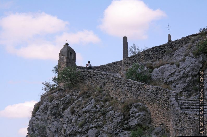 Chemin de croix montant à la chapelle Notre-Dame. Photo © André M. Winter