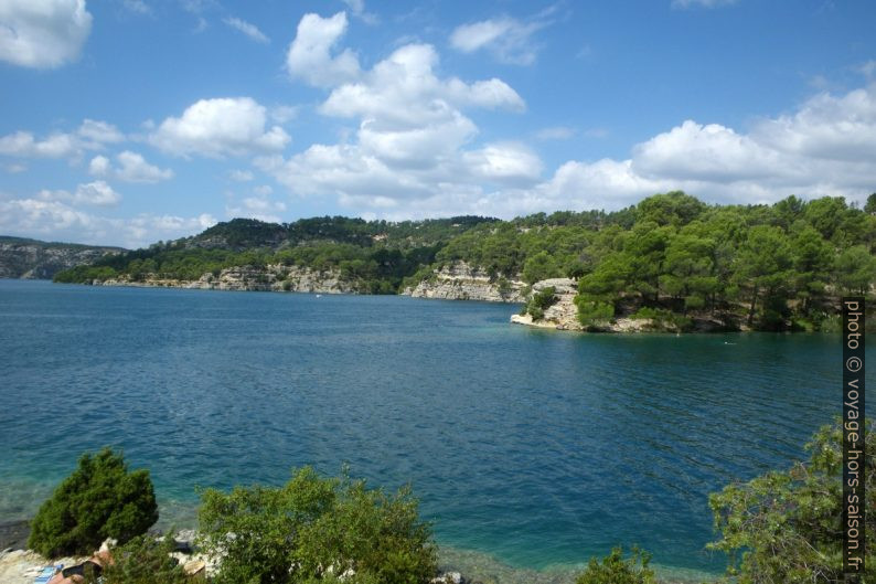 Le Lac d'Esparron. Photo © André M. Winter