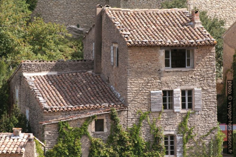 Maison de village de Gordes. Photo © Alex Medwedeff