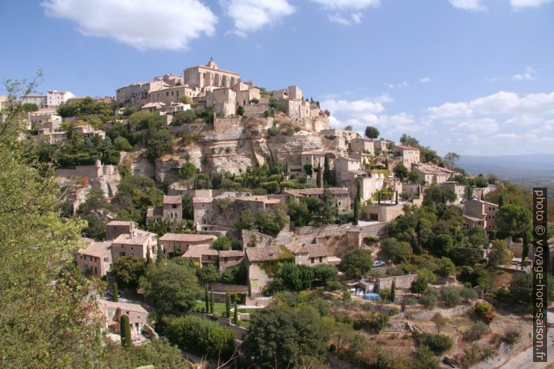 Gordes sur sa colline. Photo © André M. Winter