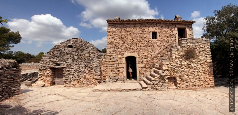 Bergerie et une habitation. Photo © André M. Winter